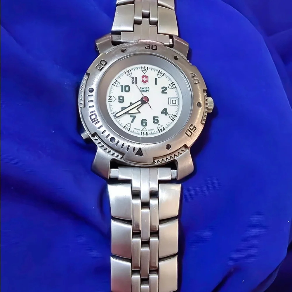 Swiss Army Indiglo Collectible Vintage Mens Watch 40mm